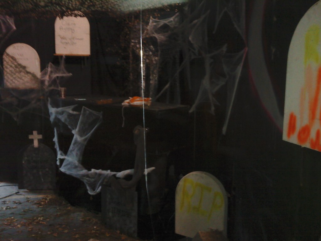 loading Gallery//Events/Haunted House, 2010/fullsize/101031 018.jpg... or select a thumbnail